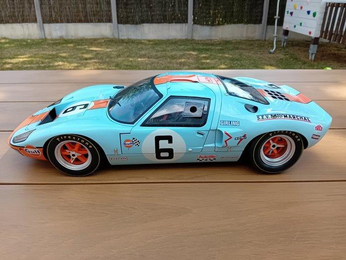 1:8 - Modelauto - Ford GT40 Gulf, Hobby en Vrije tijd, Modelauto's | 1:5 tot 1:12