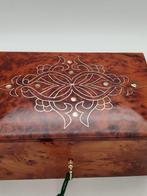 Trouwkist - Hout (Thuya), hout, parelmoer, marqueterie,, Antiek en Kunst
