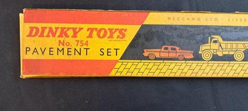 Dinky Toys - Modèle réduit (3) - Dinky Toys Pavement Set n., Hobby en Vrije tijd, Modelauto's | 1:5 tot 1:12