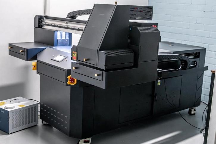 Jong gebruikte UV-Printer – 70x100cm | CMYK + Wit, Computers en Software, Printers