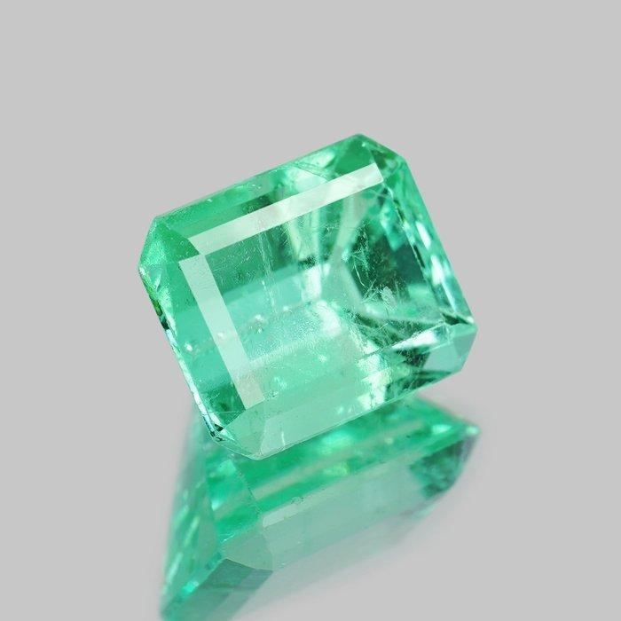 1 pcs Groen Smaragd - 2.05 ct - nternational Colored, Bijoux, Sacs & Beauté, Pierres précieuses