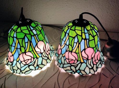 Tiffany Stil - deux lampes identiques de style Tiffany,, Antiquités & Art, Curiosités & Brocante