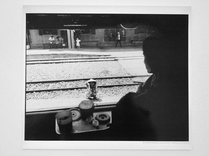Raymond Depardon - Train between Ho Chi Minh City and Hanoi,, Antiek en Kunst, Kunst | Designobjecten