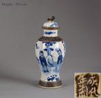 Een Chinese crackle-glazuurde, blauw-witte Figurale vaas -, Antiek en Kunst