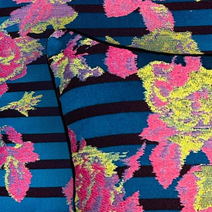 New pair of cushions made with Jean-Paul Gaultier fabric, Antiek en Kunst, Curiosa en Brocante