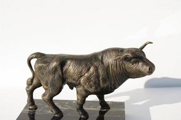 Sculpture, Stier op marmeren sokkel - 18.5 cm - fonte