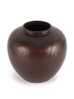 Zeer fraaie bronzen vaas met een zwemmend karperontwerp,