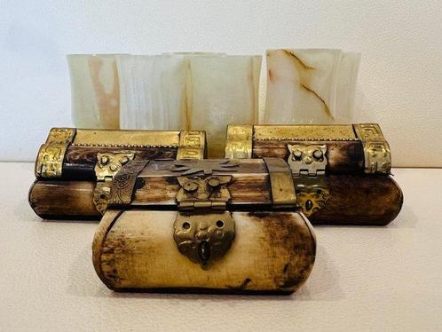 Glasses made of natural onyx and boxes made of bone,, Antiek en Kunst, Curiosa en Brocante