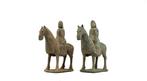 Chinois ancien, empire des Wei Terre cuite Paire extrêmement