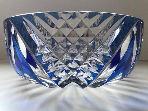Val Saint Lambert - Magnifique coupe en cristal taillé bleu, Antiek en Kunst, Antiek | Glaswerk en Kristal