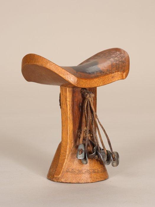 Hoofsteun — Kaara / Hamer / Banna, Ethiopië — Hout & leer —, Antiek en Kunst, Kunst | Niet-Westerse kunst