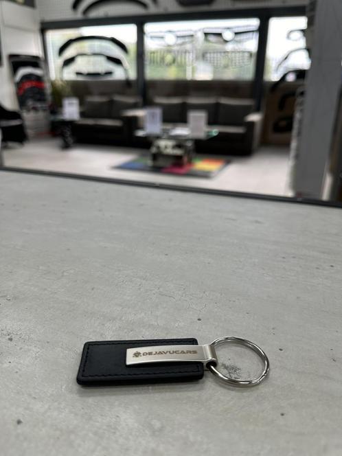 Dejavu Cars Sleutelhanger leer, Auto diversen, Tuning en Styling, Ophalen of Verzenden