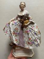 Meissen - Beeldje - Meissener Figur „Orden der Mops“ um 1880