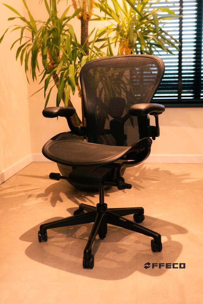 Herman Miller Aeron Remastered - Black Edition - Full Option, Huis en Inrichting, Bureaustoelen, Bureaustoel, Zwart, Zo goed als nieuw