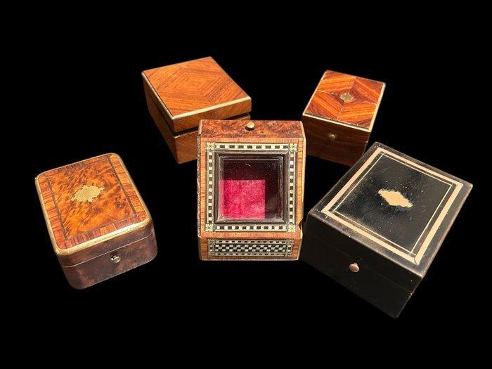 Doos (5) - Hout, Messing, Fluweel, Antiek en Kunst, Antiek | Overige Antiek