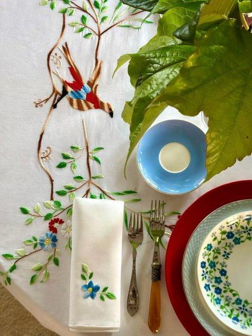 Mantel, 24 servetten, geluksvogels in een idyllische tuin, Antiek en Kunst, Kunst | Designobjecten