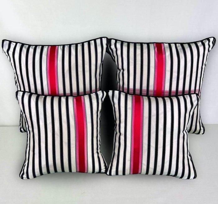 New set of four cushions made with Designers Guild fabric -, Antiek en Kunst, Kunst | Designobjecten
