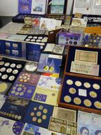 Wereld. Collection of coins/banknote/medals/euro inkl. pp, Postzegels en Munten