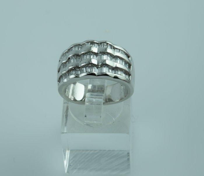 Ring - 18 karaat Witgoud Diamant (Natuurlijk), Handtassen en Accessoires, Ringen