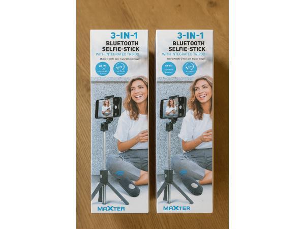Veiling - 2x Bluetooth Selfie Stick met Geïntegreerd Tripod, Verzamelen, Foto-apparatuur en Filmapparatuur