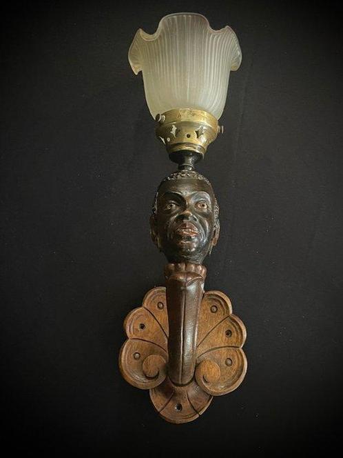 Wandlamp - Glas, Hout, Messing - De kandelaar van de Moor, Antiek en Kunst, Curiosa en Brocante
