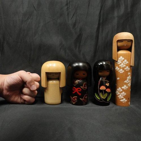 Poupée kokeshi de création avec cheveux courts mignons -, Antiek en Kunst, Curiosa en Brocante