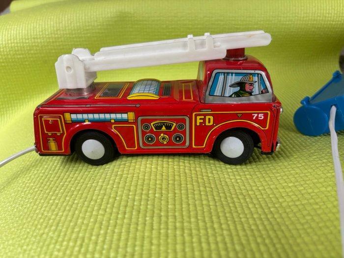 T.T. - Speelgoed voertuig Battery Operated Remote Control, Antiek en Kunst, Antiek | Speelgoed