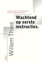 Wachtend op eerste instructies – Willem Thies 9789493350090, Boeken, Verzenden, Zo goed als nieuw, Willem Thies