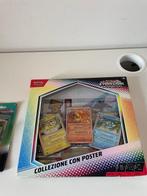 Pokémon - 2 Box - Collezione con Poster e Collezione con, Hobby en Vrije tijd, Nieuw