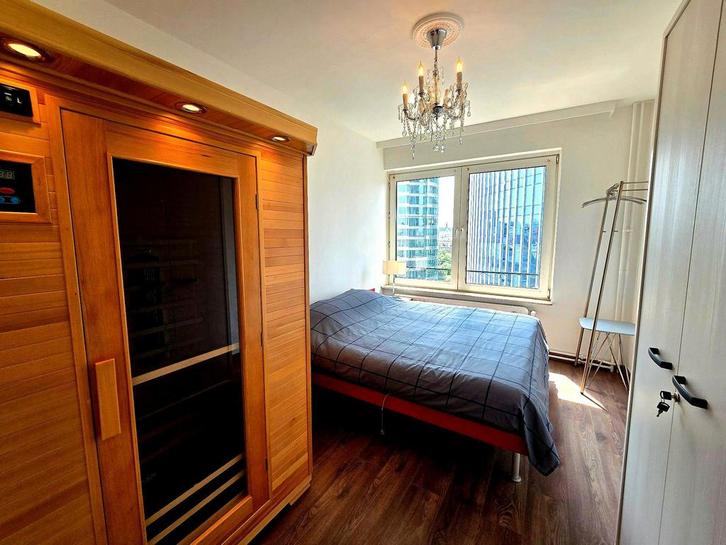 Appartement aan Place Saint-Lazare, Saint-Josse-ten-Noode, Immo, Appartementen en Studio's te huur, 50 m² of meer