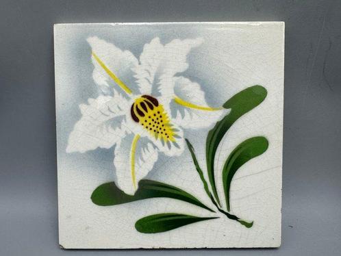 Tegel - 2 bloemen Art Nouveau tegels Jugendstil - 1900-1910, Antiek en Kunst, Curiosa en Brocante