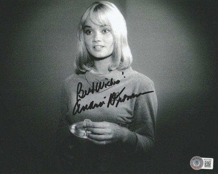 Star Trek - Signed by Andrea Dromm (Yeoman Smith), Collections, Cinéma & Télévision