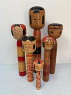 Een prachtige set vintage Kokeshi - bloemige kornoelje -