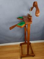 Dressboy - Jongen in kleding - Hout, Metaal