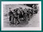 Robert Capa - Magnum - Normandy - German prisoners injured, Antiek en Kunst