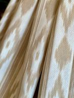 Dubbel breed. Exclusieve stof met etnisch ikatpatroon voor
