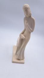 Plateelbakkerij Zuid-Holland - Figurine - Vrouw met Hazewind, Antiek en Kunst