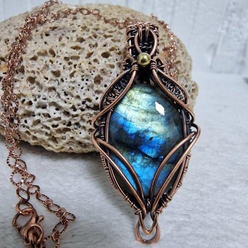 labradoriet Handgemaakte blauwe labradoriet wire-wrap, Verzamelen, Mineralen en Fossielen