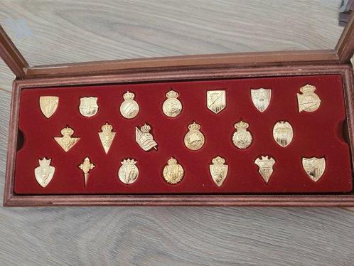 Spaanse voetbal competitie - Gouden insignes Liga 2003-2004, Verzamelen, Overige Verzamelen