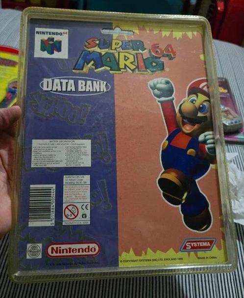 Nintendo - Data Bank - Super Mario 64 Data Bank - Handheld, Games en Spelcomputers, Spelcomputers | Overige Accessoires