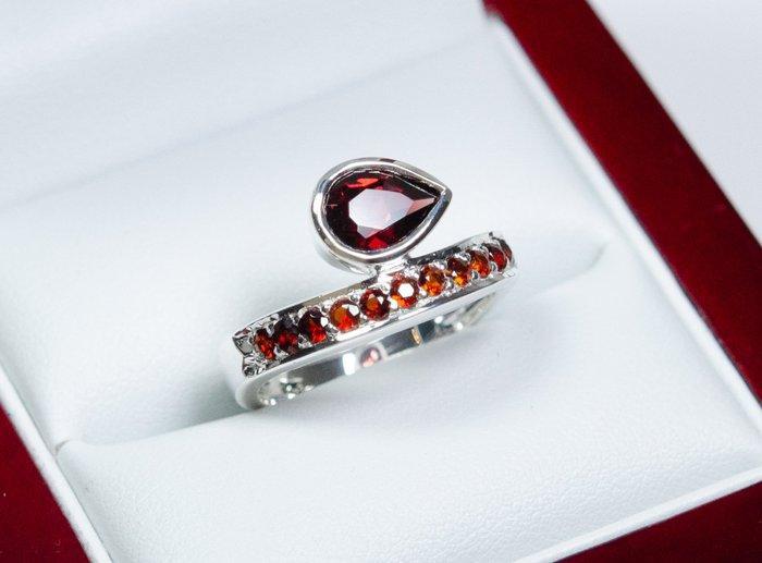Zonder minimumprijs - Ring - 925 zilver - granaat, Handtassen en Accessoires, Ringen