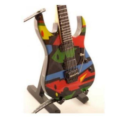 Miniatuur Ibanez JPM100 gitaar met gratis standaard, Collections, Cinéma & Télévision, Envoi