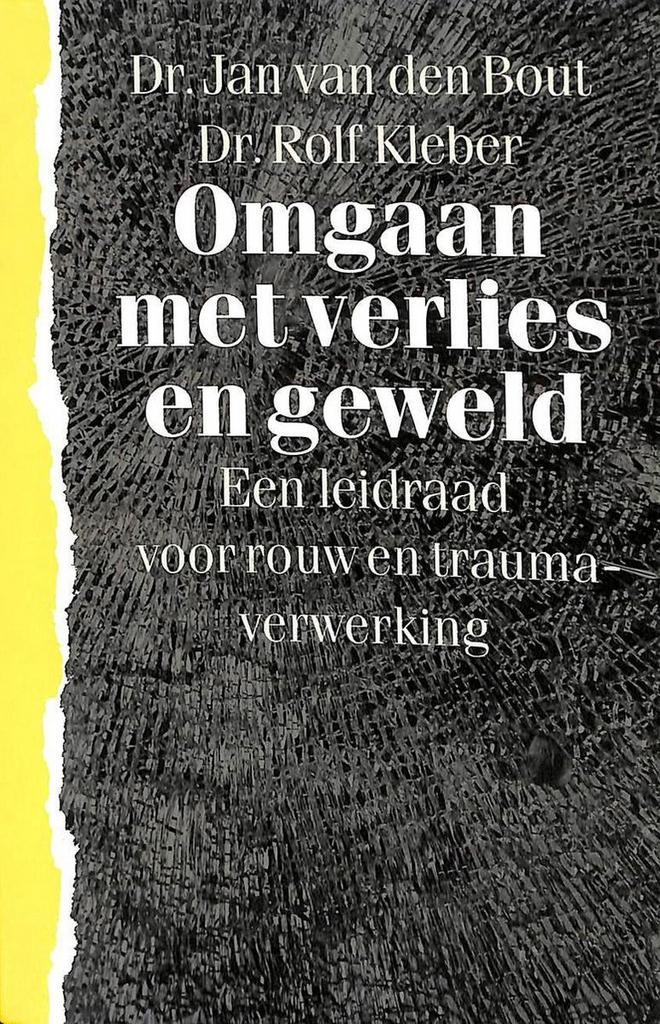 OMGAAN MET VERLIES EN GEWELD 9789021520926 J. van den Bout, Livres, Science, Envoi