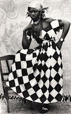 Seydou Keïta - Femme en robe à Damier (1952-55)