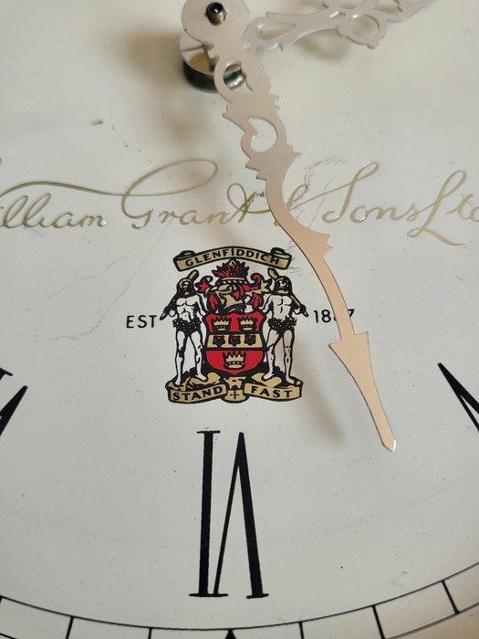 Lot de 2 horloges murales publicitaires – William Grant’s &, Antiek en Kunst, Curiosa en Brocante