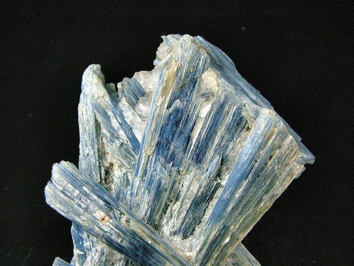 Gekleurde cianiet op kwarts met stauroliet Kristallen op, Verzamelen, Mineralen en Fossielen