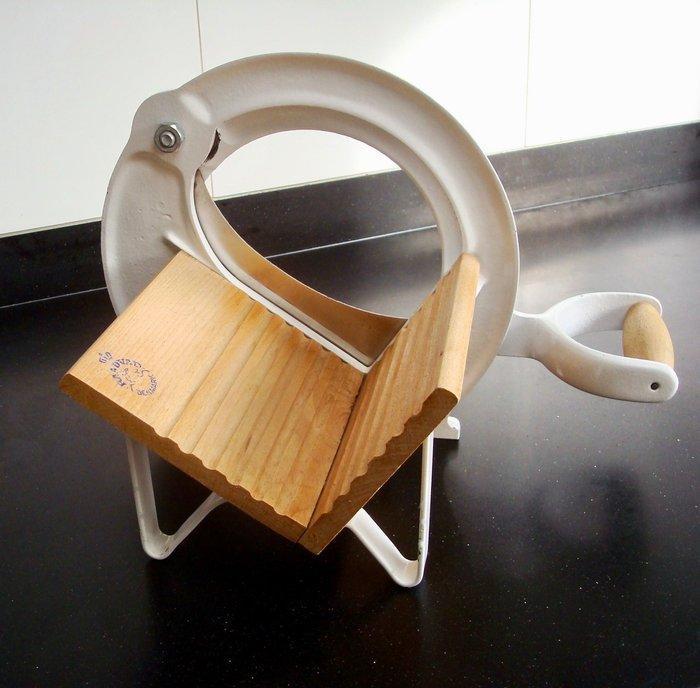 Raadvad - Ove Larsen - Broodsnijmachine - 294 - Beukenhout,, Antiek en Kunst, Antiek | Keukengerei