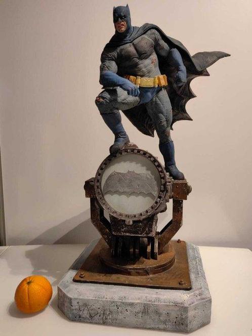 Batman - Alex Ross - Big Statue (70cm) - The Dark Knight on, Verzamelen, Film en Tv