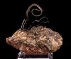 Zilverkrul op Calciet De Visser - Hongda-mijn, Shanxi,, Verzamelen, Mineralen en Fossielen