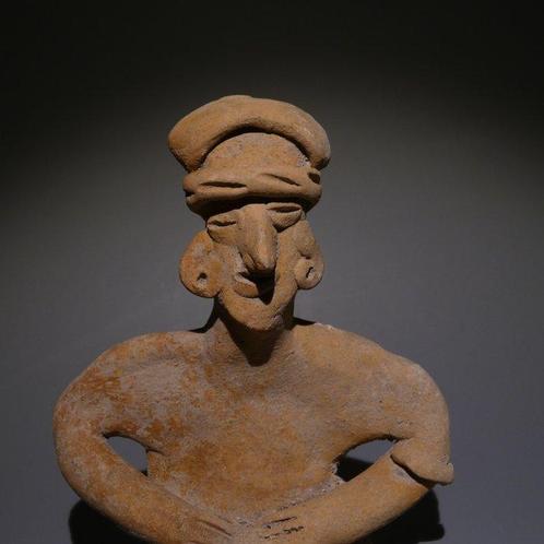 Colima, Westkust Mexico Terracotta Zittend figuur. 9 cm H., Verzamelen, Mineralen en Fossielen